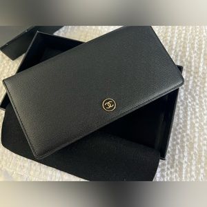 Authentic Chanel wallet NIB, never used.📦